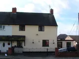 1 Pentre Gwyn, Trewern