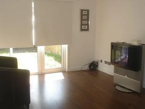 23_Suffolk_Road__Living_Room_1.jpg