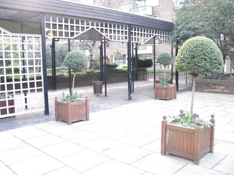 Archingtons_Quadrangle_W2106.jpg