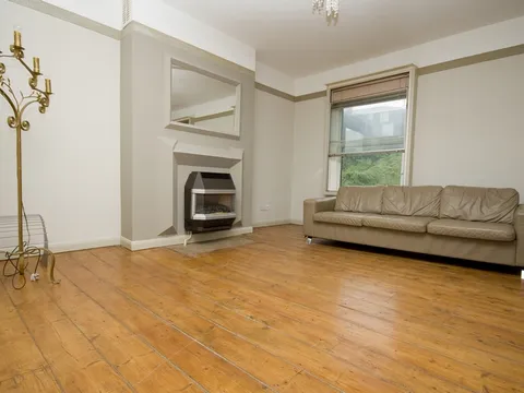 Front_Room_lounge.jpg