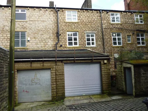 Back_of_Building_-_Colne_Flats.jpg