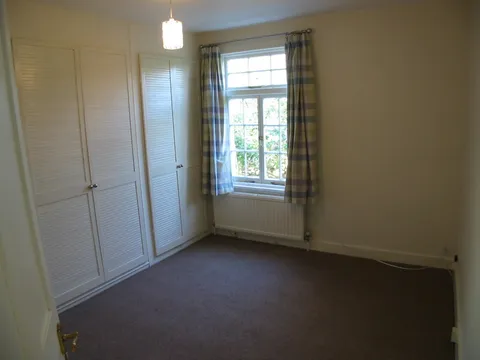 Howard_St._7_-_bed_1.jpg