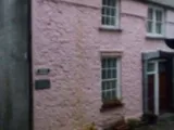 Grade 11 listed character Cottage within the Town wall of Tenby 2 Bed House with sea views