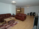 42 Queens Court
