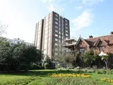 St. Clements Court East, Broadway West