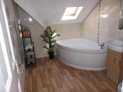 1_bath.jpg