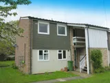 A spacious and well presented 1st floor maisonette within walking distance to AWE.