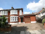 River Avenue, Palmers Green