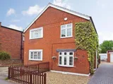 3 bedroom Semi Detached Cottage in Ascot