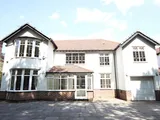 Menlove Avenue, Liverpool, L18