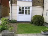 WIMBLEDON COMMON - CLASSY REFURBISHMENT: SMART STUDIO WITH ACCESS TO GARDEN AND PARKING SPACE