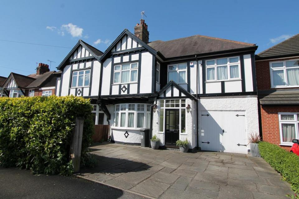 OCTOBER'S HOT PROPERTIES FOR SALE IN DERBYSHIRE, LEICESTERSHIRE AND